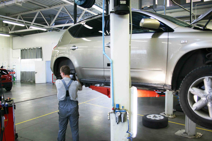 Hyundai servisas.Detalės, kėbulo darbai.